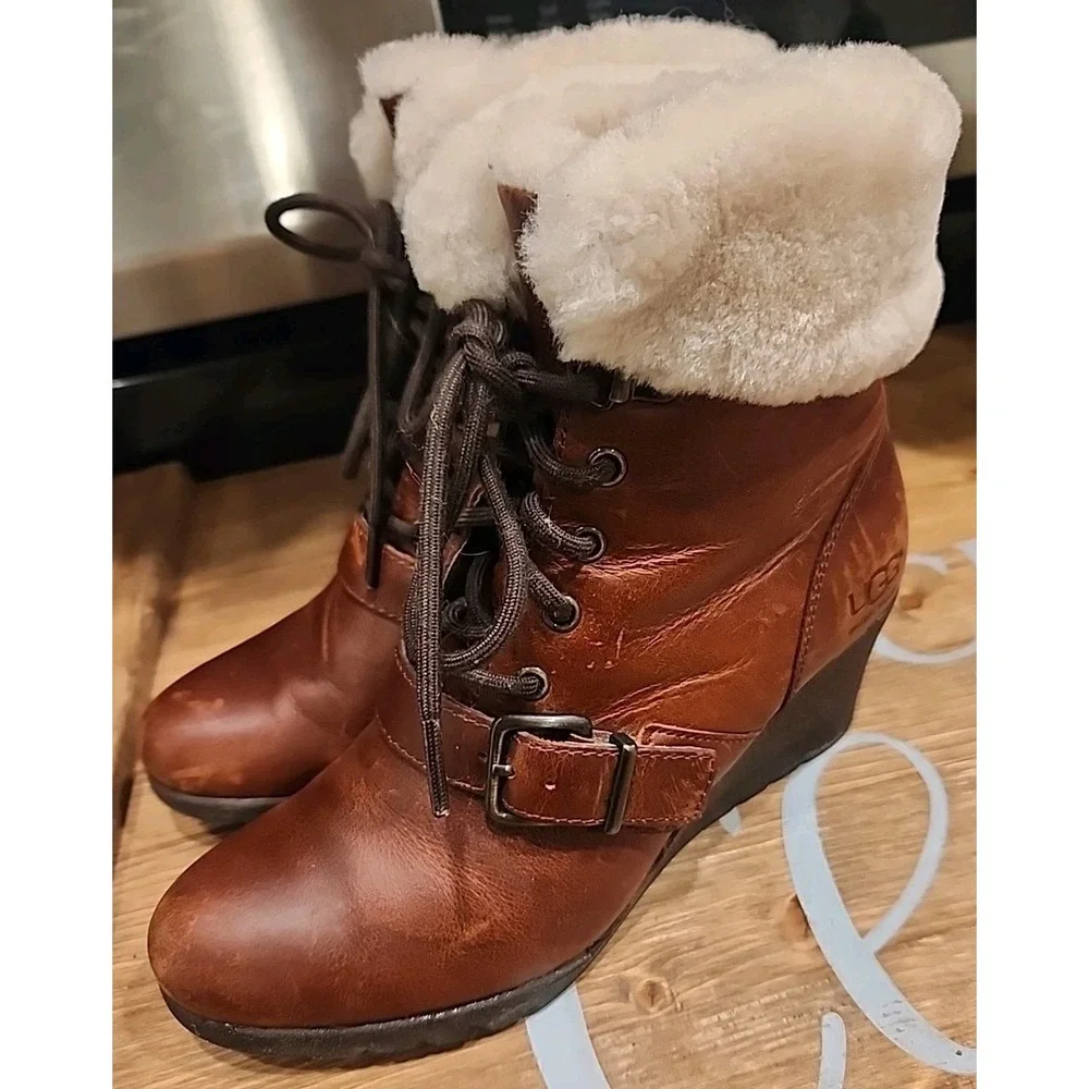 UGG Australia Women's Leather Wedge Shearling Lined Lace-Up Ankle Boot Brown 6‎